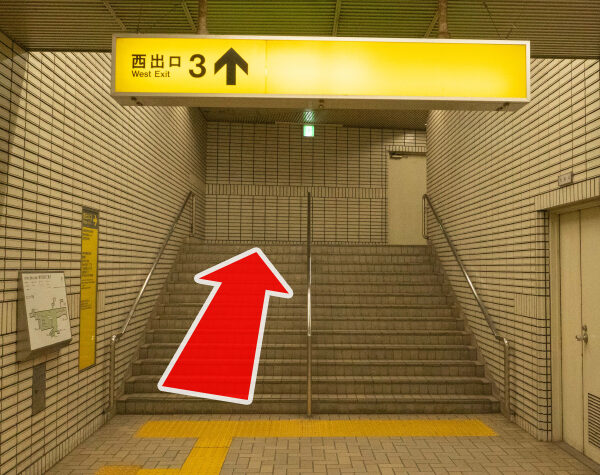 県庁前駅 西出口3